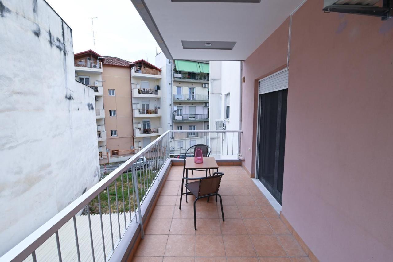 The Whole Packet B1 Center With Parking Apartment Larissa Exterior photo