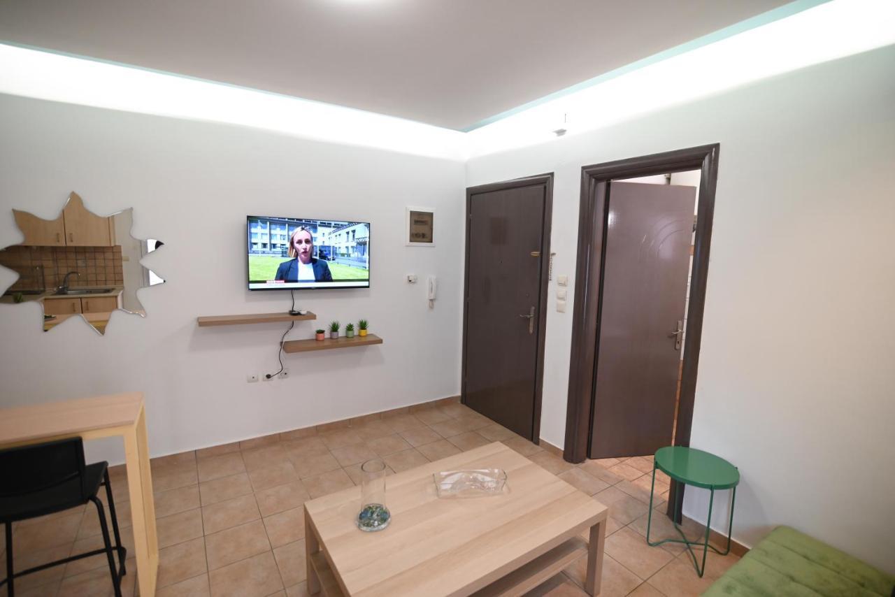 The Whole Packet B1 Center With Parking Apartment Larissa Exterior photo