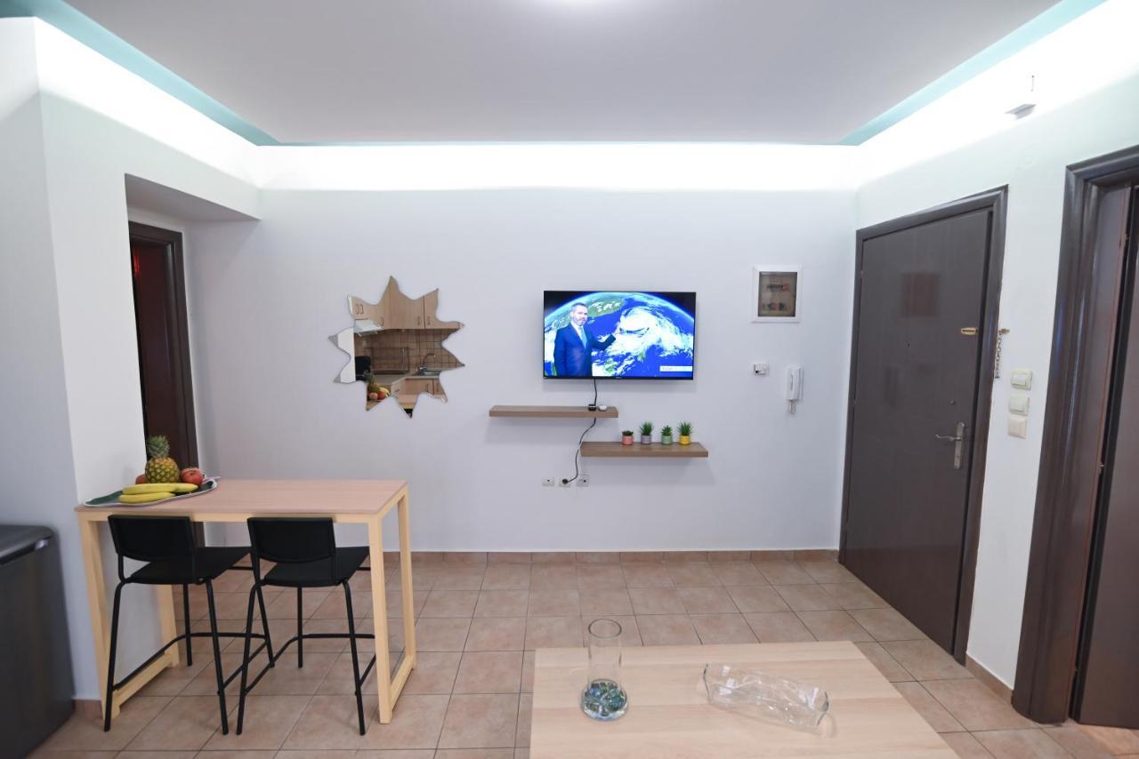 The Whole Packet B1 Center With Parking Apartment Larissa Exterior photo